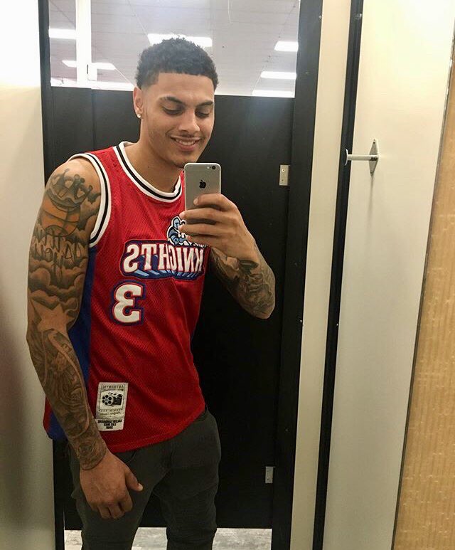 kingposing's tweet photo. Nice or Naughty? https://t.co/1eoOjqRZ1N