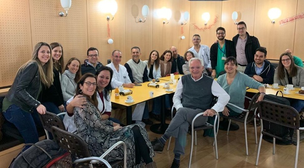 Esta cuenta nace con la humilde intención de contribuir a la difusión de la ciencia en nuestra área de conocimiento: la gastroenterología y la hepatología.
Ilusiona ver a grandes sociedades como <a href="/aegastro/">Aegastro</a> , <a href="/AEEHLiver/">Asociación Española para el Estudio del Hígado</a>, <a href="/geteccu/">GETECCU</a> y referentes de la especialidad difundir...