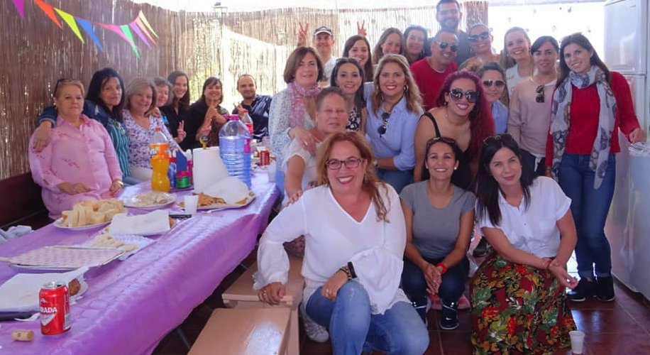 Somos un pequeño grupo de personas que tanto en bonanza como en periodos de carestía, aporta un gran capital humano que atiende en equipo la vertiente asistencial, docente e investigadora de esta profesión. Y nos gustaría intercambiar inquietudes y generar redes de colaboración