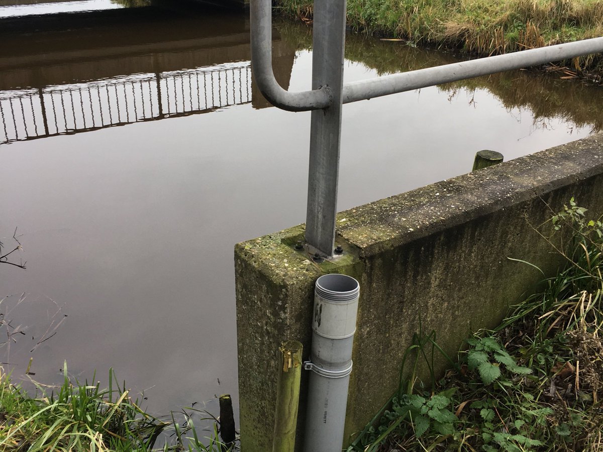 Svendeagle's tweet image. Nog even een Geocache pakken voor het donker en er een Trackable in verstoppen #geocache #trackable #Mario