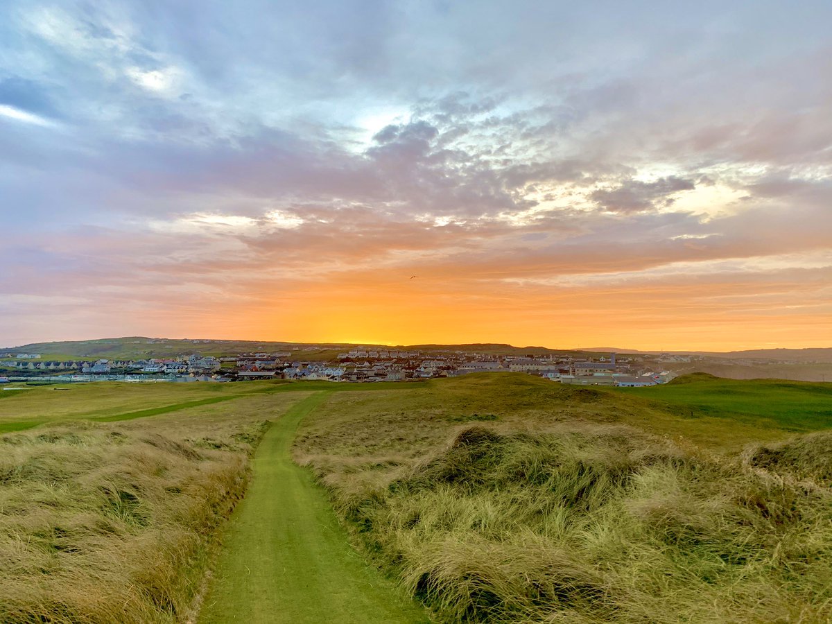 Sunrise golf <a href="/LahinchGolfClub/">Lahinch Golf Club</a>