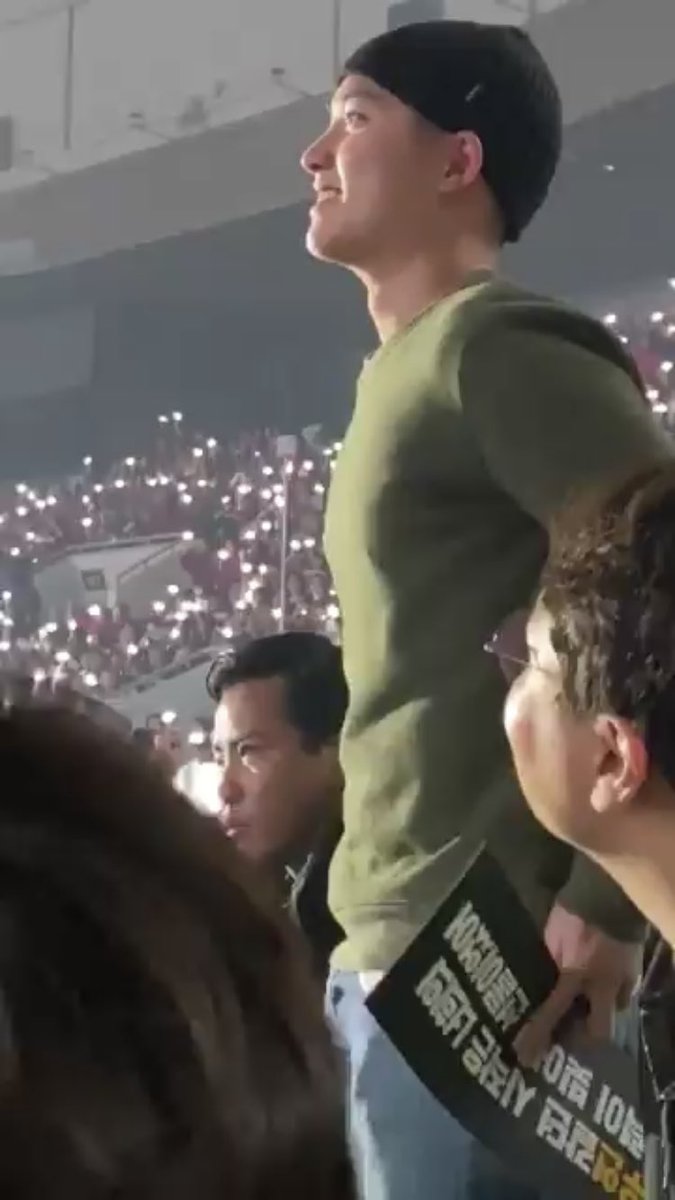 kyungseng's tweet image. just look at our cute chestnut with that... chest....