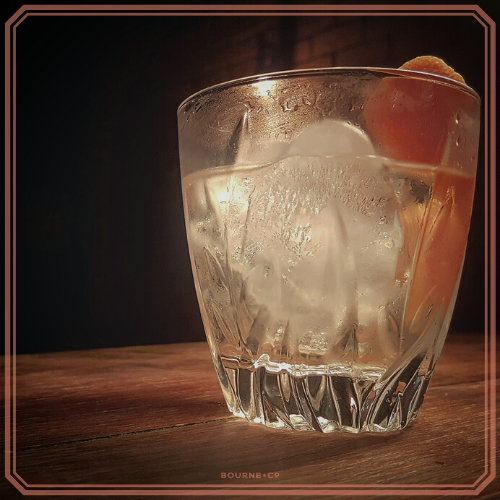 🌠 Off menu: Elder-Fashioned 

#Tanqueray Ten
#StGermain Elderflower 
Citrus bitters blend: Lemon, grapefruit, orange.
Pink Grapefruit oil

Bourne &amp; Co. Cocktails...7-8 Suffolk St, Queensway 

#Gincocktails #bourneandcococktails #Birminghambars #Oldfashioned