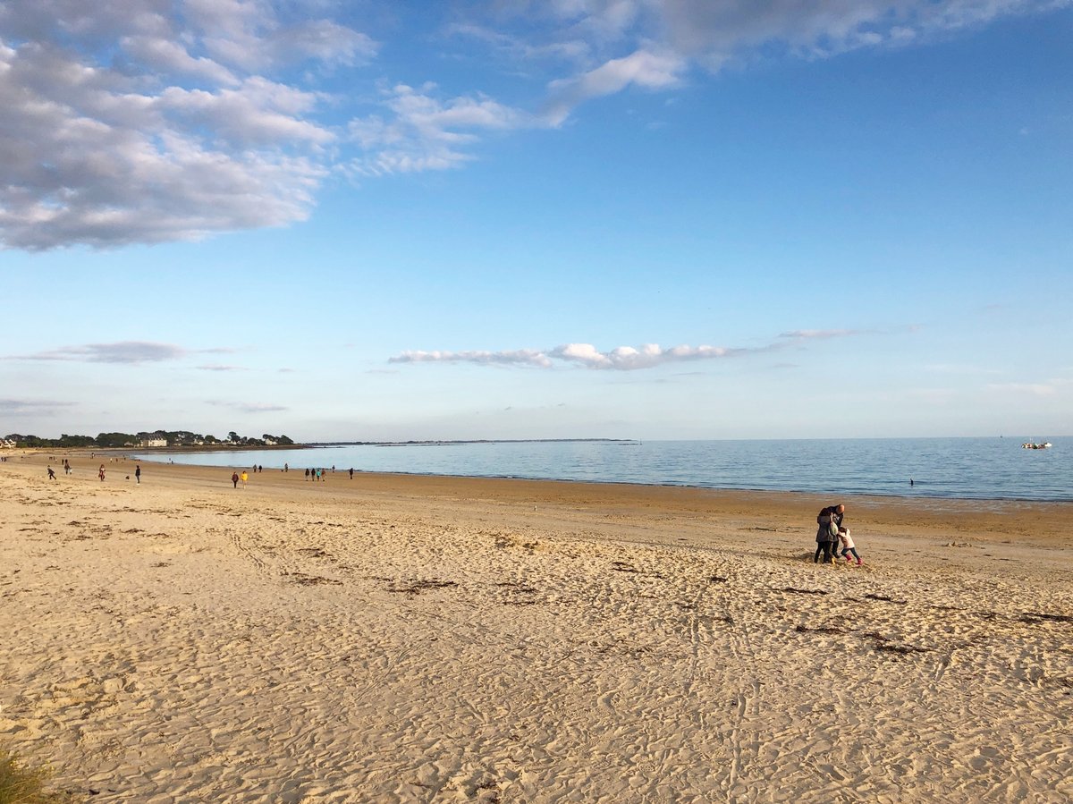 Balade sur la grande plage 
#carnac #miamorbihan #bretagne #campingdesmenhirs