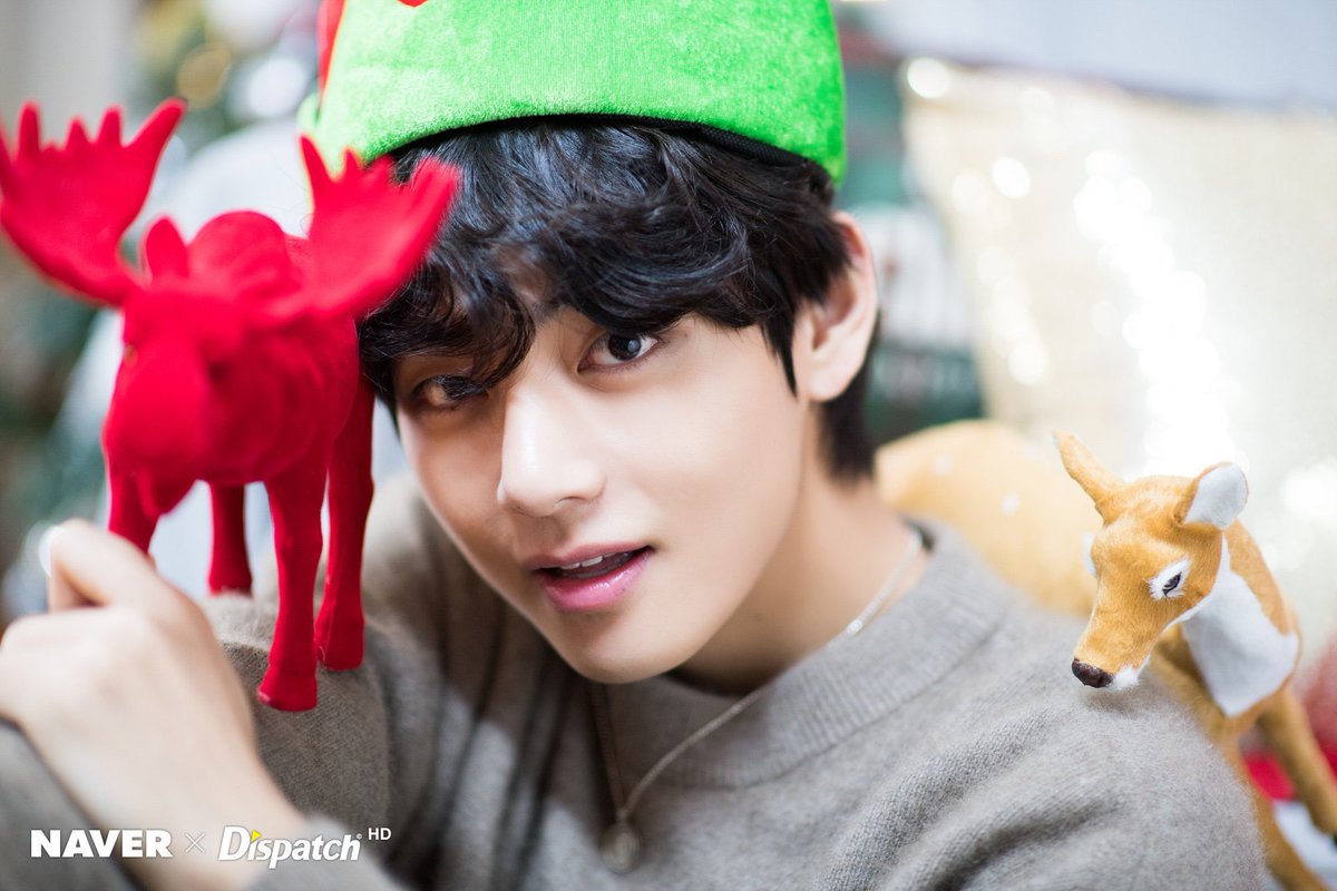 WinterB49349206's tweet photo. #BornToVLoved
#HAPPYVDAY
#CrazyForTaehyung
#BeautifulSceneryTaehyung
#HappyBirthdayMrLindo
#TaehyungOurHealer
#OurHappinessPreacher
#SoulfulVoiceTaehyung #MiLuzPurpura #TaeIsPerfect #TaeDay #MyStigma #VanteMyScenery #TaeBirthday @BTS_twt 🥺💜💜💜💜🥺 https://t.co/q8ShmjBfS6