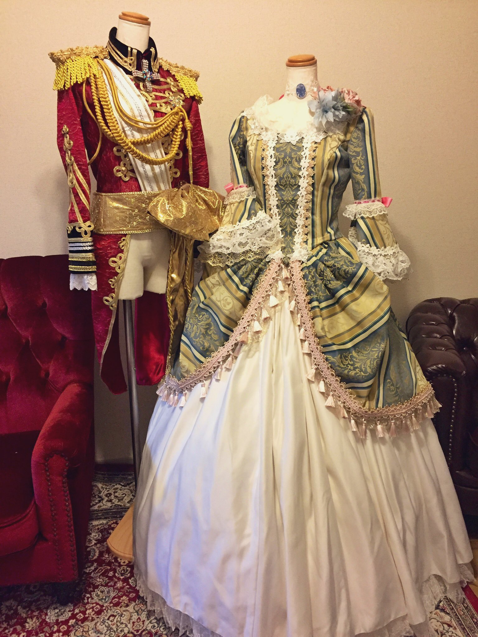 リョウ 今年一年 奥さんが作ってくれたお洋服をまとめてみました 結婚記念日のタキシードドレスとレインボーパレードのロゼッタ ベルばら舞踏会のために作った宝塚版オスカルとルールー 会場は一夜限りの美しい夢のようだった リョウ 今年一年 奥さんが作ってくれたお洋服をまとめてみました 結婚記念日のタキシードドレスとレインボーパレードのロゼッタ ベルばら舞踏会のために作った宝塚版オスカルとルールー 会場は一夜限りの美しい夢のようだった