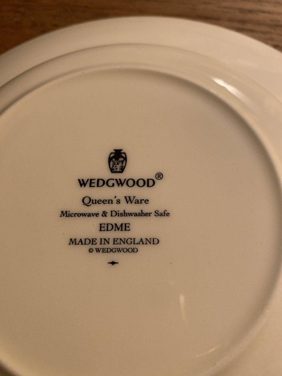 gelukkigbewust's tweet photo. Ik ga #Wedgwood servies sparen.
Eten we volgend jaar met Kerst allemaal als #Royalties #queensware https://t.co/eSQpe0kxRZ