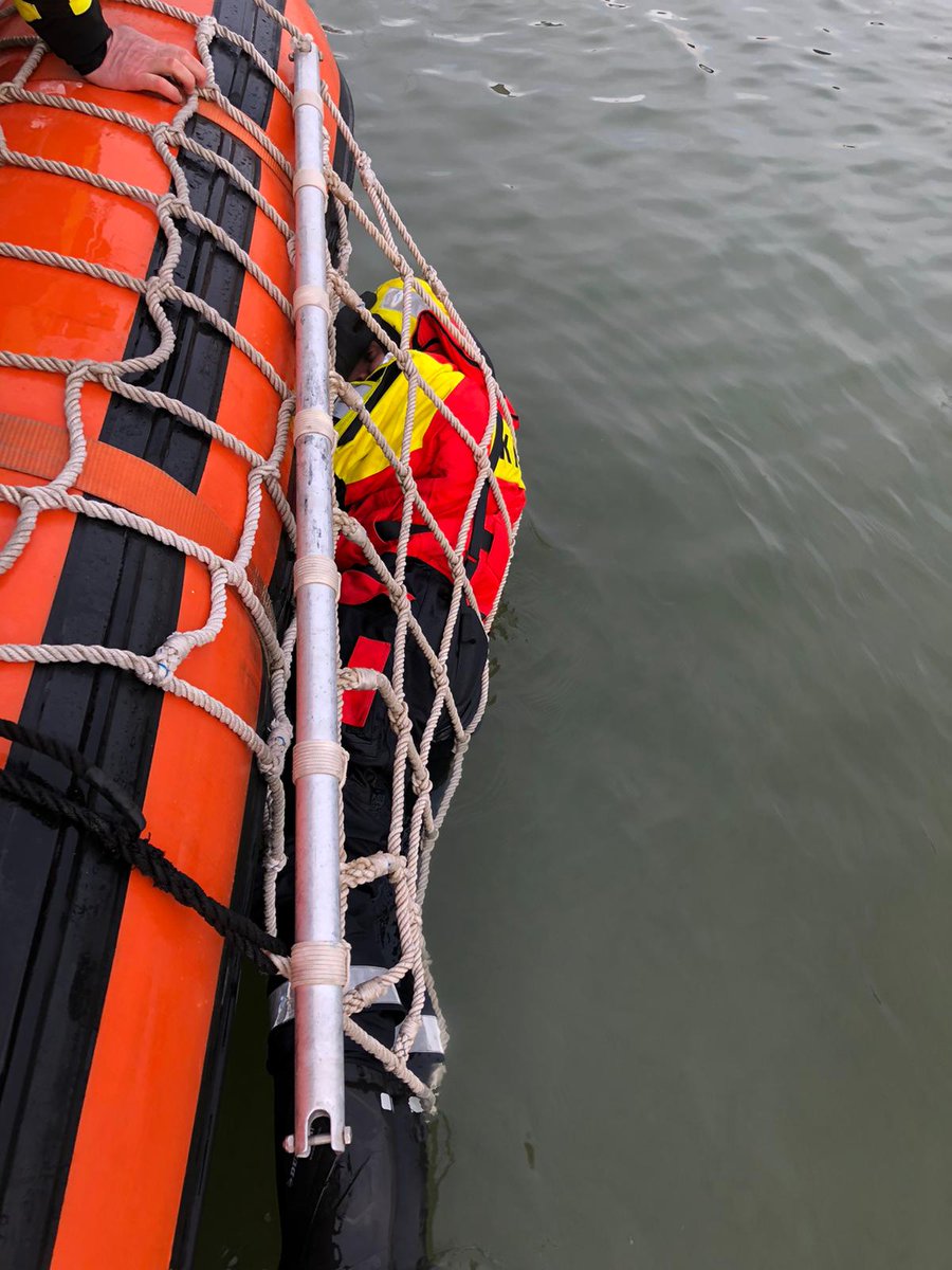 KNRMzandvoort's tweet photo. Zowel vandaag als gisteren waren #vrijwilligers van @KNRMzandvoort al vroeg het water op om extra te oefenen. Diverse nieuwe #opstappers maken vaaruren zo na de kerst om te leren. https://t.co/5z6MzGkc9X