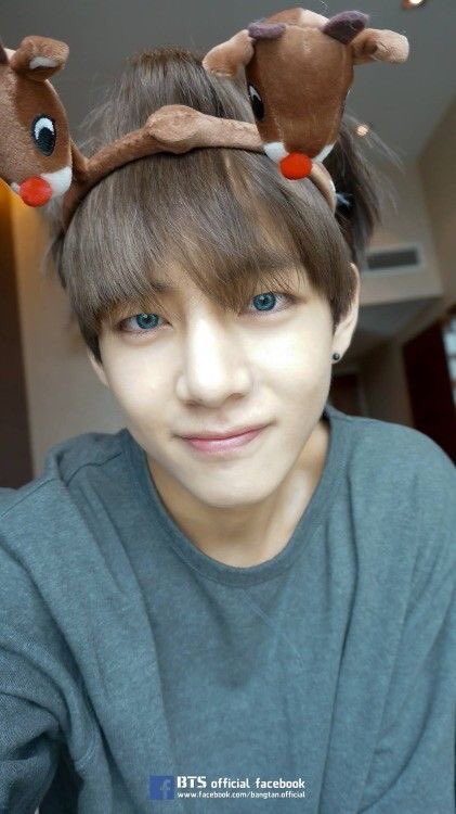 MusicFan_2018's tweet photo. Happy birthday to this sweet, kind hearted, talented man! He works so hard to get what he wants. At the same time he cares so much about people!! I just want you to know that we are all here for you. I want you to have the best birthday ever!! I love u TAE #HappyBirthdayTaehyung https://t.co/i8qg9f4VEn