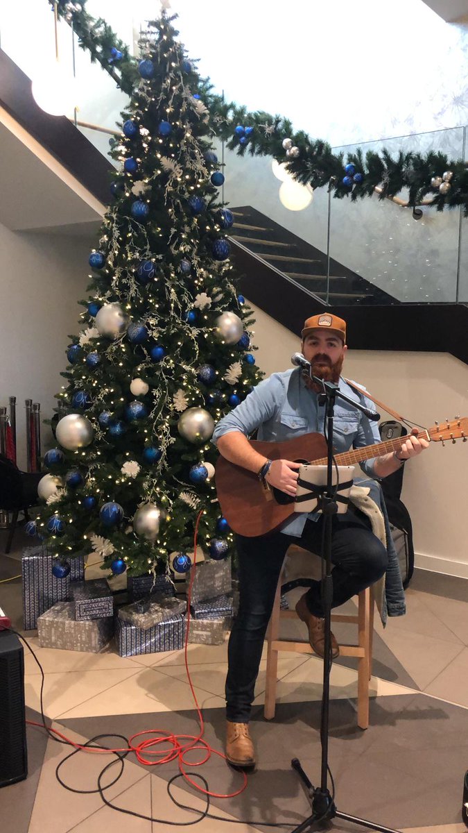 Don’t rush home after racing, pop over for a drink and enjoy live music with us. We will also be showing the football from 3:30pm ⚽️ GOAL!