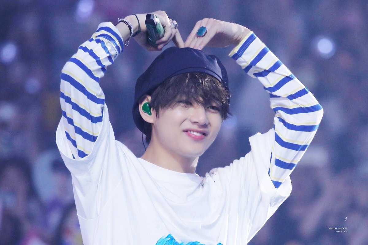S_Mikago's tweet photo. Happy Birthday Our Winter Bear Kim Taehyung!!!
I purple you 💜🎉🎂🎁
#SmileWithTaehyung 
#HappyTaehyungDay
#BornToVLoved 
#KimTaehyung 
#BeautifulSceneryTaehyung 
#HappyBirthdayMrLindo
#OurPreciousWinterBearV 
#TaehyungOurHealer
#PurpleMeansTaehyung
#SoulfulVoiceTaehyung
@BTS_twt https://t.co/WaXHcyPR7x