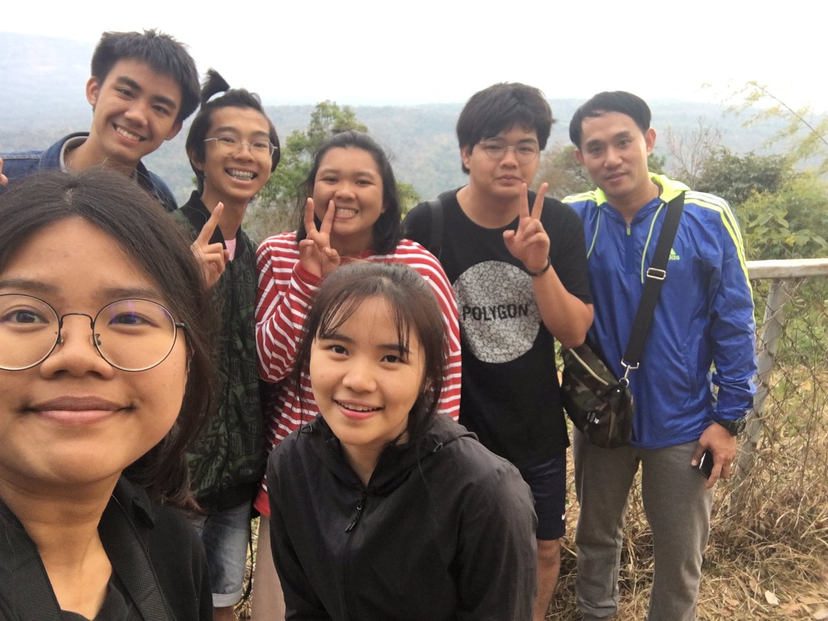 xiaoshuting's tweet image. อยากรีวิวปีนี้เก็บไว้ . 2019 เป็นปีที่เเบบผจญภัยมาก
• เปิดมาด้วยต้นปี คือไป survey สถานที่ทำค่ายเยาวชน ที่ภูเขียว จ.ชัยภูมิ เป็นอะไรที่ไม่มีเเพลน เจอรถไรก็ขึ้น โบกรถเข้าเขตบ้าง ทำอาหารเยอะเกินเเล้วก็งงๆ เเจกจ่ายให้เต้นข้างเคียงที่ไม่รู้จักกัน แบบเป็นทริปที่มีความสุขดี (1)#Kmem