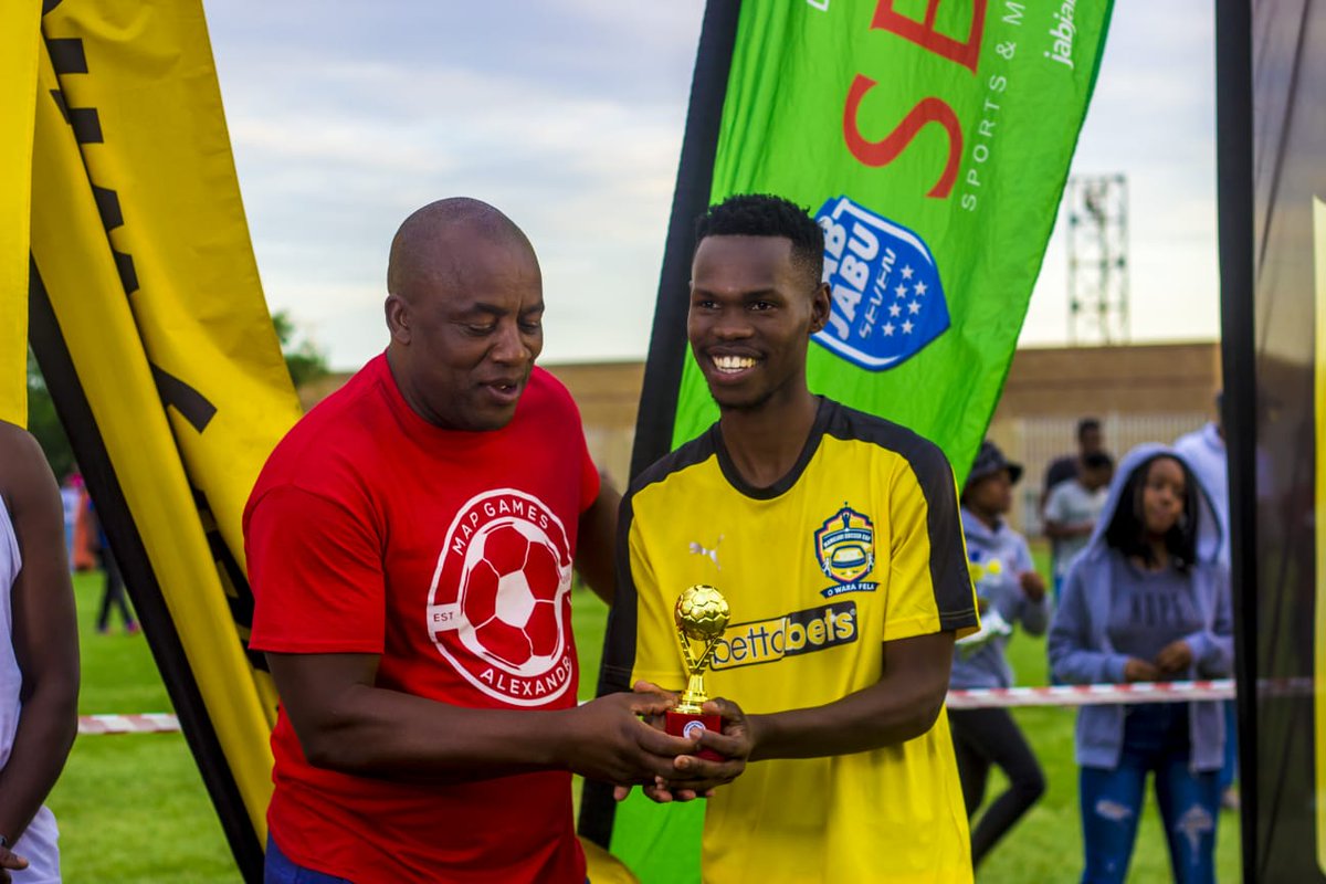 Mamelodicup's tweet photo. Goal Keeper of the tournament
Ntsimane Kedirile(Army Rockets) 

Top Goal scorer and player of the tournament

Malwande Natemba(Sejaka FC) https://t.co/4Sjt2tfDJN