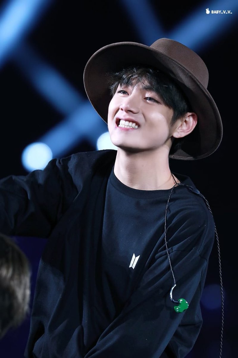 SpanovaBakkiz's tweet photo. Happy birthday Taehyung oppa 🥳🥳🥳🥳💜💜💜💜💜💜사랑해 #HappyBirthdayTaehyung https://t.co/A1XnlBmjF4