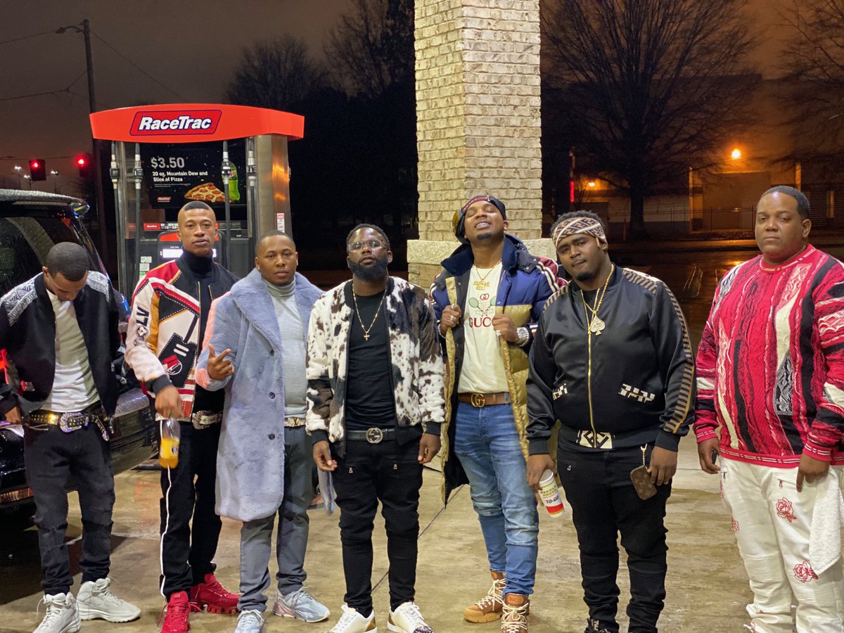 MrSavageBitch's tweet photo. Tha Gang did that that’s it that’s all 🤒🤕 https://t.co/SoACQQtFBT