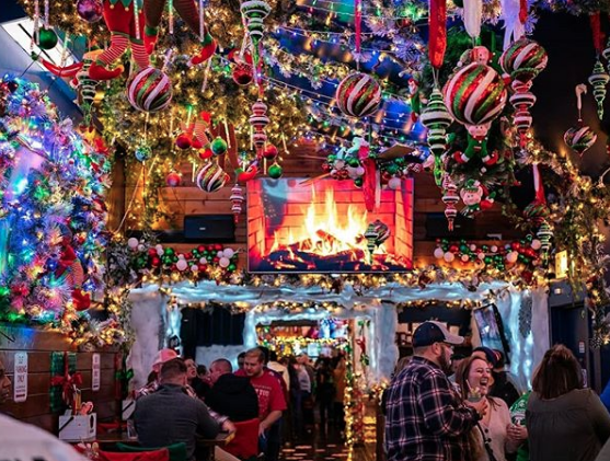 #ElfdUp will be OPEN on New Years Eve with NO COVER! We'll have a midnight toast and snow service, or you can purchase a drink package for the back room 🥂 🍾 🎉 🎈 🎊  #Chicago #NYE2020

Pic by @outoftomorrows #repost 🤝