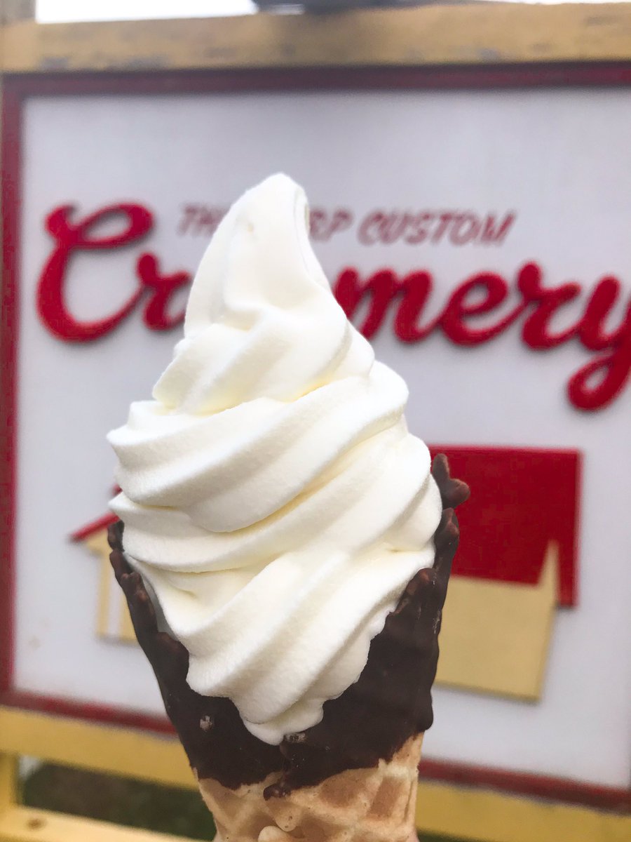 So simple, so classic, so good 🍦⁣
⁣#carp #ottawa #ottawafood #icecreamshop #icecream #softserve #treatyoself #weekend #dessert #holiday2019