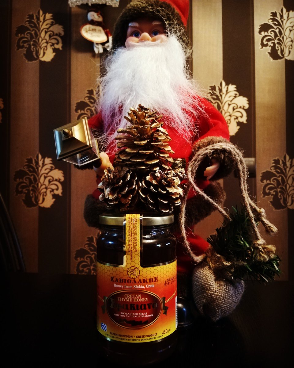 Sfakiano's tweet photo. ΚΑΛΗ ΧΡΟΝΙΑ 2020🎅🎅🎅
HAPPY NEW YEAR 2020☃️☃️☃️
.
.
.
. 
#2020 #happynewyear #saviolakisfamily #saviolakis #cretanhoney #thymehoney #rawhoney #greekhoney #honey #sfakia #crete #greece #bees #bee #beekeeping #beekeepers #beekeeperslife https://t.co/tf1b4BnJnt