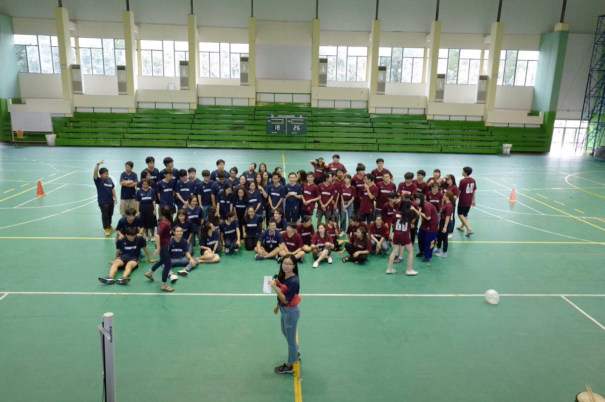 xiaoshuting's tweet image. ก็เตรียมค่ายมาเรื่อยๆ ขนานกับช่วงมีนา ที่ค้องจัดงานกีฬาสีภาค เป็นปีเเรกที่ทำหน้าที่จัดงานในฐานะ head ปวดหัวมาก ในภาคก็คือเหมือนการเมือง มีแบ่งฝ่าย อุปสรรคต่างๆนานา ฝนตกตอนเช้า เเพลนเเก้ยับ เเต่ก็สนุกดีเวลามีปัญหา  + ได้มาเป็น MCพิธีการเเบบงงๆด้วย (4) #Kmem