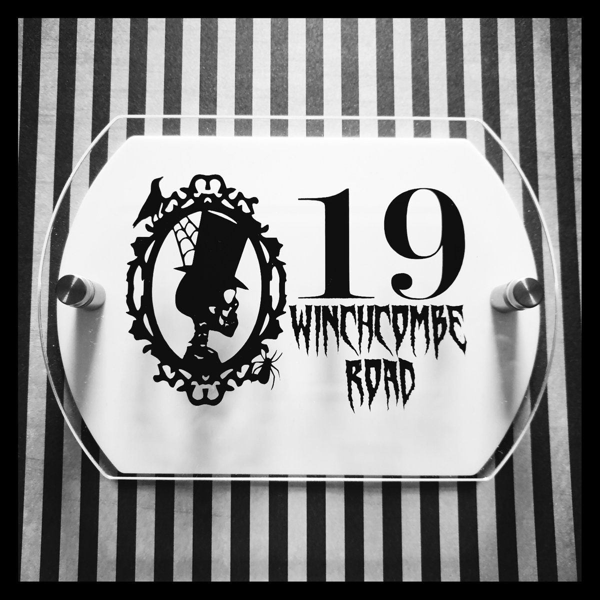rebelsoul_uk's tweet photo. Everyone prepared for new years? You got plans? Resolutions ready?
I'm planning a whole load of new items for you guys for the new year cant wait to have it ready to show you!
#gothichomedecor #gothichome #skulldoorsign #skulldecor #etsyalternative #etsysgonegothic #creepydecor https://t.co/jsCW8oGuOn