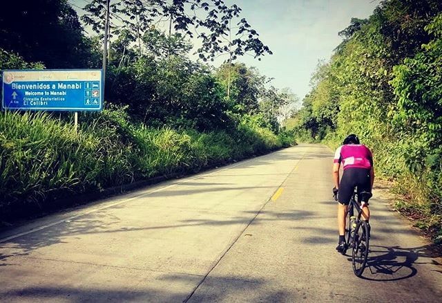 juandiegoveraec's tweet image. Reposted from @vicente211 (@get_regrann) -  Sobre los 38 grados centígrados 🚵‍♂️🔥🥵💀
.
.
.
.
.
.
.
#ecuador #manabi #roadbike #bike #nature #naturebike #tarmacdisc #specializedtarmacdisc #iamspecialized #loveroadbikes#Manabí #turismo #cultura #LetsGui… ift.tt/2MTtwXJ