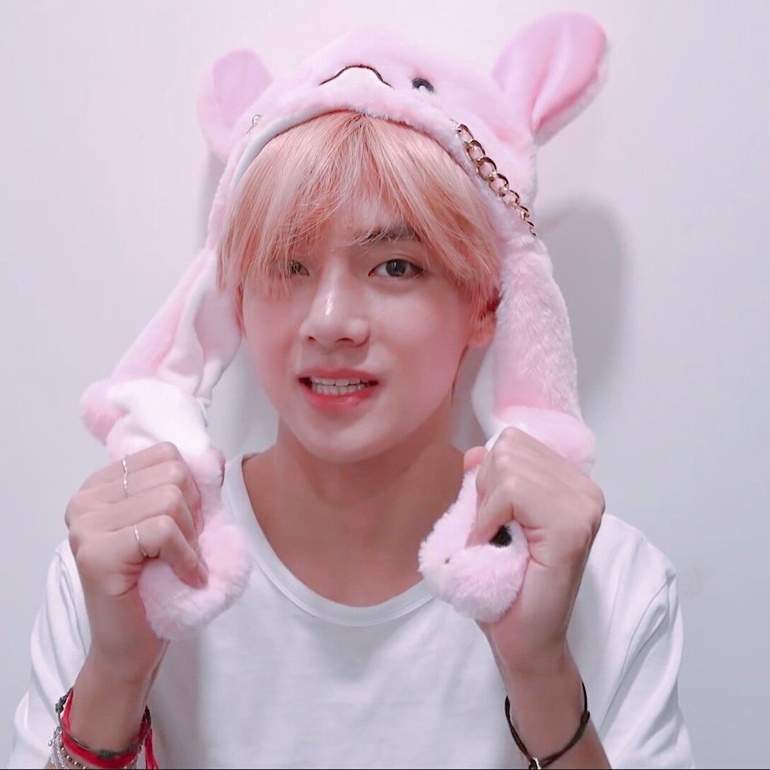 blurrymoood's tweet photo. Happy Birthday to my Adorable and Precious Taehyung!💜
You're a Wonderful Person in the Whole World.
You're my Happiness and EVERYTHING!
Thank you for being in my life.
I PURPLE U ALWAYS &amp; FOREVER 💜
#BornToVLoved 
#HappyBirthdayTaehyung
@BTS_twt https://t.co/seEhTrCWkm