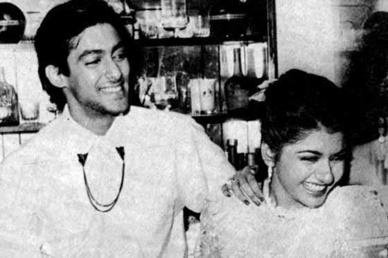 AAMIRCRAZE's tweet photo. One of the most innocent love stories. Love stories which are rare to find nowadays. Maine Pyar kiya ko isliye Sabne pyaar kiya.❤ #30YearsOfEvergreenMPK https://t.co/k2UXwc5gEI