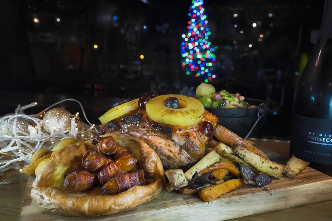 Join us for our Christmas Sharing Roast 🎄 This Sunday only!

Tuck into a platter of Pigs In Blankets, Giant Yorkies, Gammon, Bacon &amp; Stilton Brussel Sprouts, Roasties and Seasonal Veg 🤤 Just £9.50 for Adults and £5 for kids!

Drop us a message to reserve your Christmas Feast 🎅