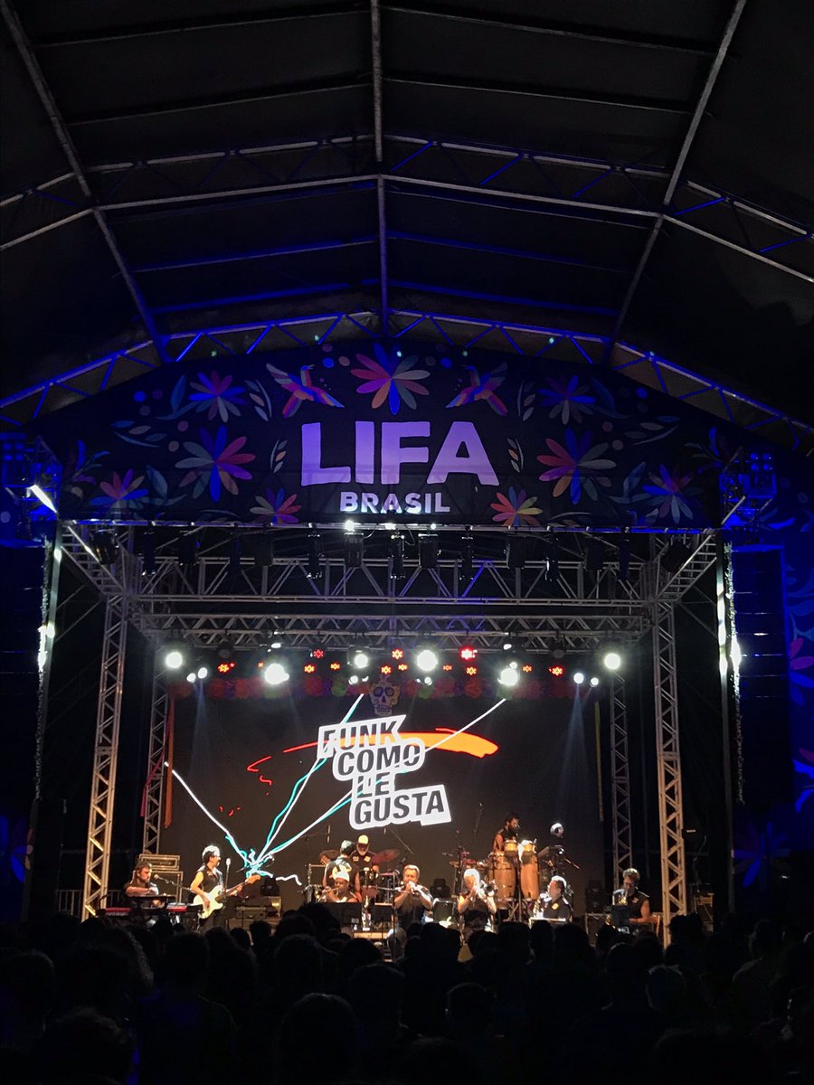 lifamusica's tweet photo. 100% sonido espectacular y majestuosa propuesta mágica/cósmica de los maestros de @funkcomolegusta en #LifaBrasil realizado en el @CCBB_DF . Música brasileña al más alto nivel en #LifaBrasilia #Lifa2019 #LifaMúsica. https://t.co/UG8sKxmc1p