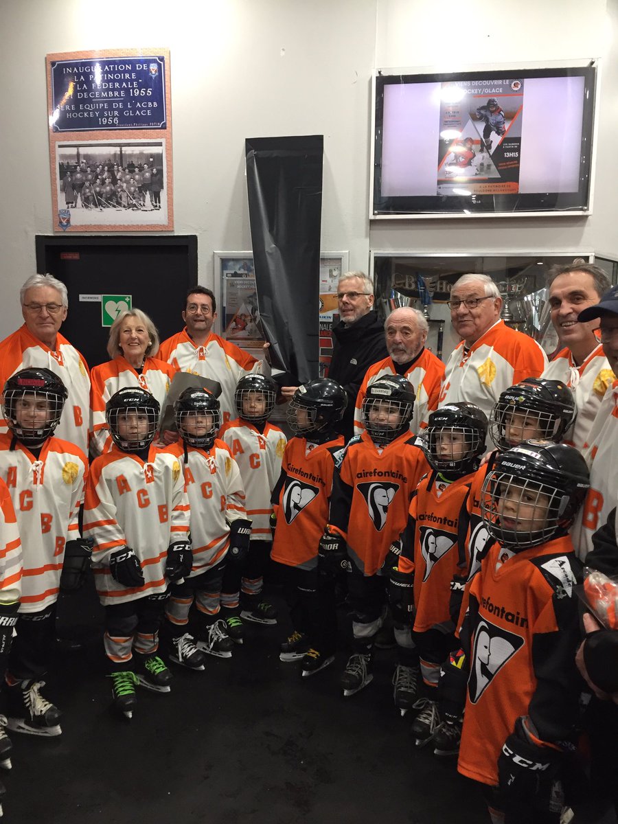 ACBB_O's tweet image. En présence des anciens joueurs vainqueurs de la Coupe Spengler et de la jeune génération, une plaque commémorative a été dévoilée en hommage aux victoires historiques! @BoulogneSports @Ville_BoulogneB