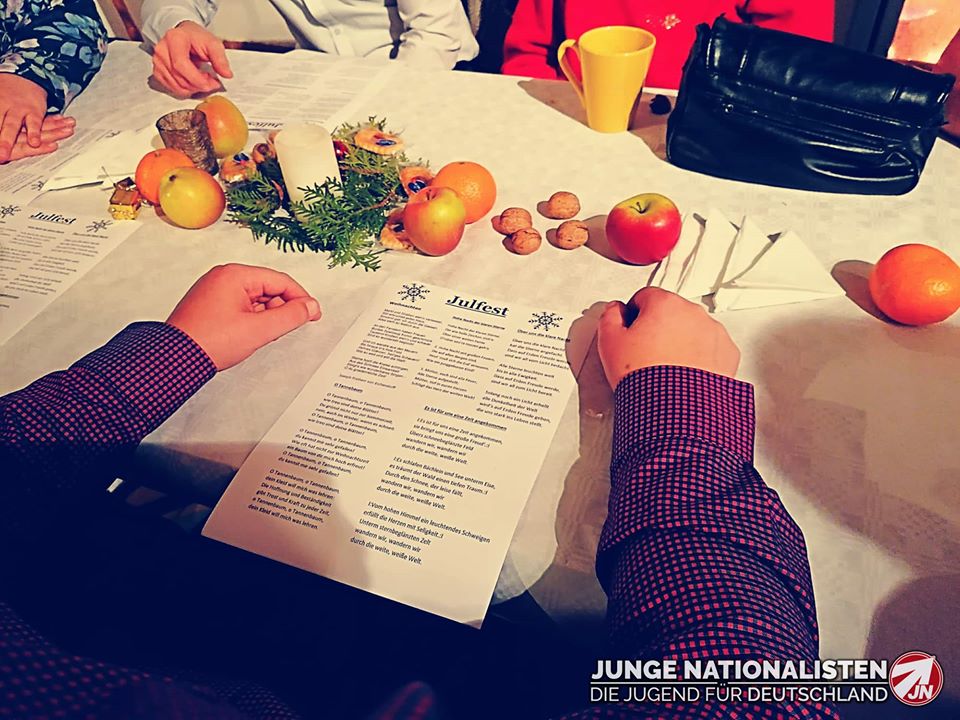 JnBuVo's tweet photo. Nachgereicht: #Julfeier der #JN #Sachsen
Am Sonnabend, den 07. Dezember, fand in Sachsen die Jahresabschluss - bzw. Julfeier der JN statt. Auch Aktivsten der JN aus #SachsenAnhalt reisten an, um den Tag in der #Gemeinschaft abseits des BRD Mainstreams zu verbringen.
JN voran! https://t.co/L1UQh3meQa