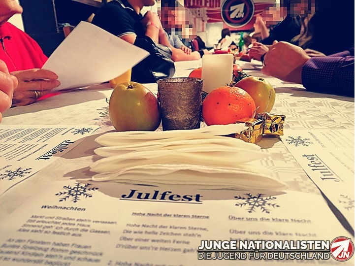 JnBuVo's tweet photo. Nachgereicht: #Julfeier der #JN #Sachsen
Am Sonnabend, den 07. Dezember, fand in Sachsen die Jahresabschluss - bzw. Julfeier der JN statt. Auch Aktivsten der JN aus #SachsenAnhalt reisten an, um den Tag in der #Gemeinschaft abseits des BRD Mainstreams zu verbringen.
JN voran! https://t.co/L1UQh3meQa