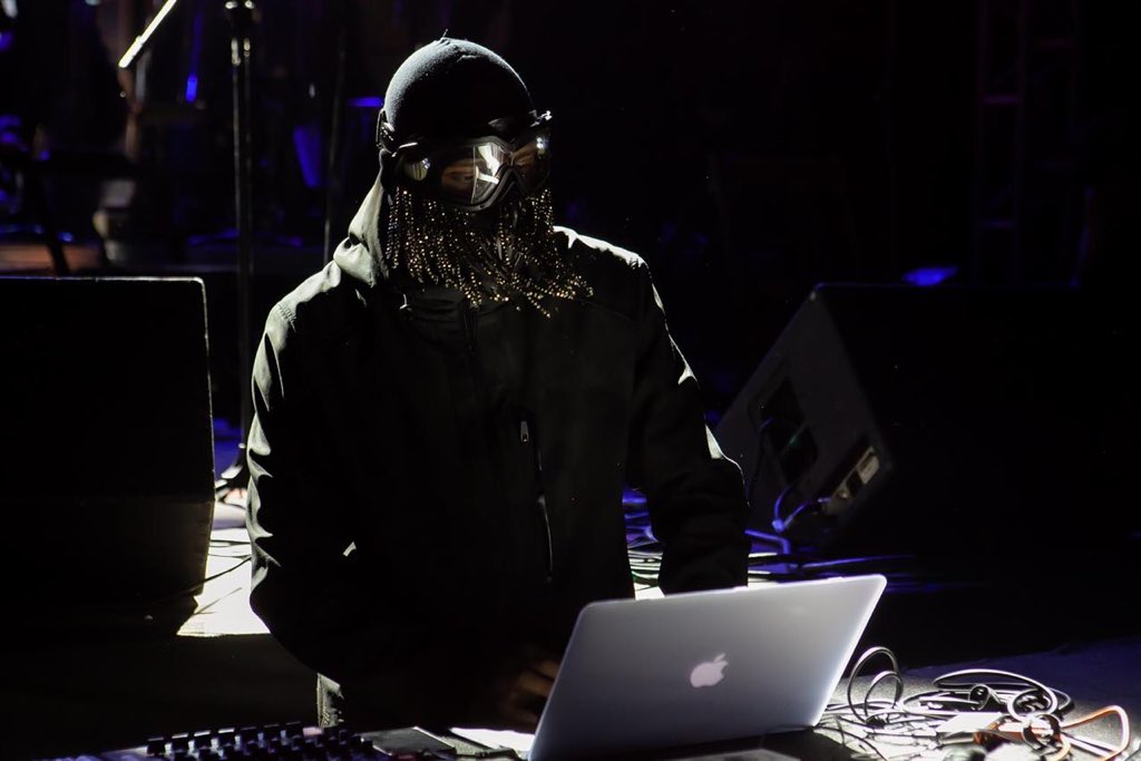 lifamusica's tweet photo. ¡Obrigado #LifaBrasil! Por llevar por 1ª vez al productor mexicano @osciladorbass. Talento pionero al que se le abren las puertas entre México y Brasil. Puso a bailar a todos los asistentes, con mucho latinbass, cumbia electrónica y beats tropicales. #LifaMúsica #LifaBrasilia https://t.co/dh9TZhhona