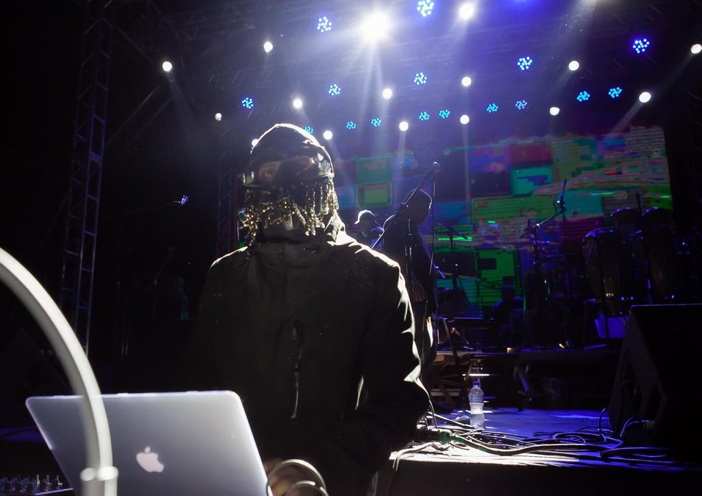 lifamusica's tweet photo. ¡Obrigado #LifaBrasil! Por llevar por 1ª vez al productor mexicano @osciladorbass. Talento pionero al que se le abren las puertas entre México y Brasil. Puso a bailar a todos los asistentes, con mucho latinbass, cumbia electrónica y beats tropicales. #LifaMúsica #LifaBrasilia https://t.co/dh9TZhhona
