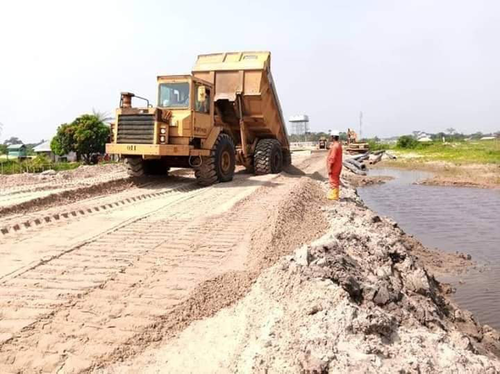 WayBriggs's tweet photo. President @MBuhari takes over construction of Mohammadu Buhari high way(Kula-Degema).
https://t.co/GlBryvjwd0 @NYCN_Hq @BWaymedia @ElemeRivers @waymediadimkpa @PromiseWaymedia https://t.co/GoVN3IrpTf