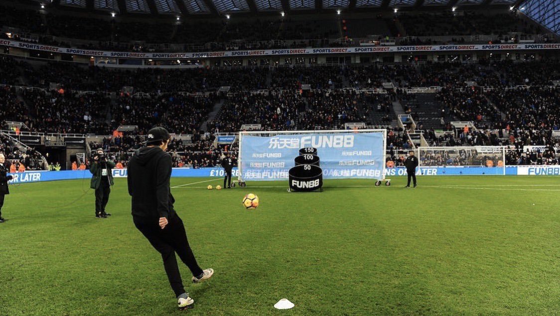 fun88eng's tweet photo. Follow &amp; RT to win a pair of tickets to @NUFC vs Everton on December 28th and take part in the FUN88 HT Challenge.

Winner announced on Wednesday afternoon 🙌

#NUFC ⚫️⚪️ https://t.co/cpbqSePFiQ
