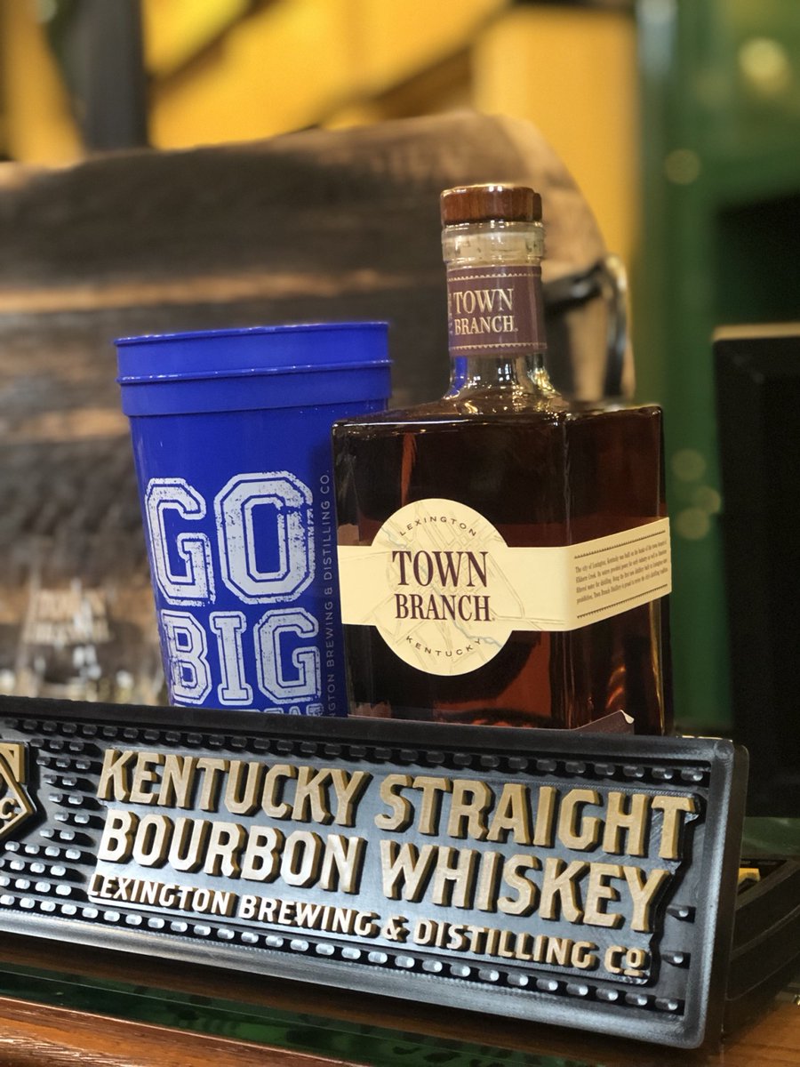 TownBranchKy's tweet photo. Hey UK Wildcats Fans!
If you are in Las Vegas this week to watch the Cats dominate, look out for our Town Branch Rye!
#GoBigBrew #UKWildcats #KentuckyBasketBall #TownBranchDistillery #LexingtonBrewingCo https://t.co/gqdH2euDMN