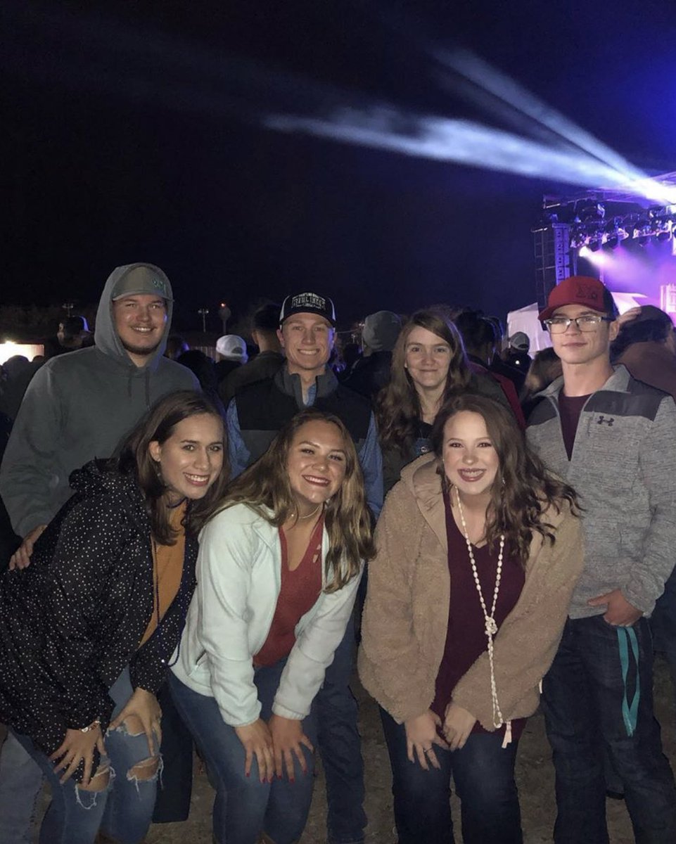 VilleConnection's tweet photo. Friends make the best neighbors, and that’s why we’re giving you $100 for each friend you refer! Are you graduating this year? Ask us about our graduate referral program! #TheConnectionSHSU #SHSU https://t.co/ZvwIWRyk1Z