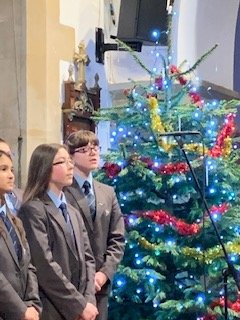 LipsonAcademy's tweet photo. The Christmas Concert opened by the choir with solos from Jess and Rebecca. https://t.co/65f7BeqNTx
