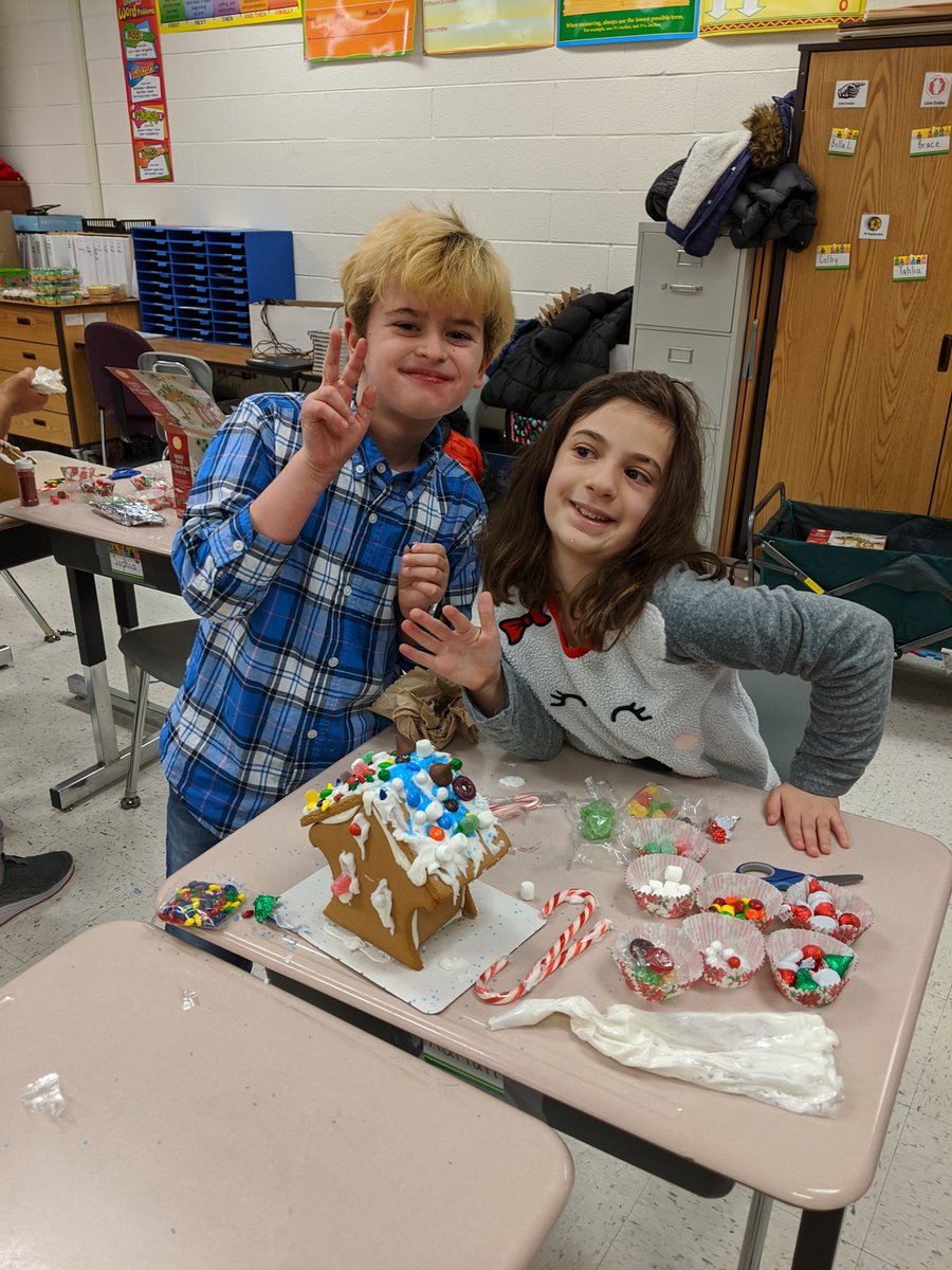 Gilbert4C's tweet photo. Mrs. Schears winter party @FHRRavens1 https://t.co/waOryEi3j4