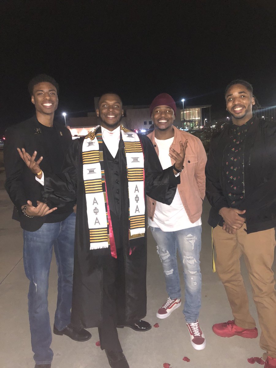 dedwards_32's tweet image. Best. Weekend. Ever 💍👨🏾‍🎓
#gradszn #HappilyEverEdwards #MooreNoMore 
Wedding dates coming soon❣️ Thank you to EACH and EVERY one of you. I can’t express my gratitude enough