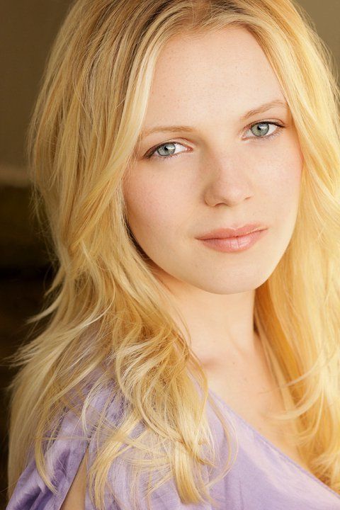 Happy Birthday to Emma Bell who turns 33 today! 