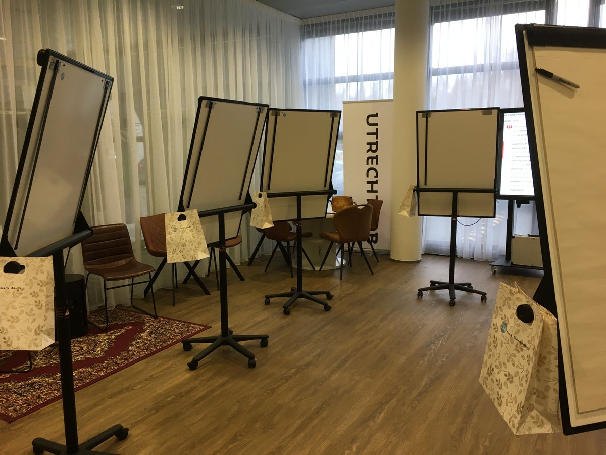 UtrechtLab's tweet image. Alles in gereedheid voor een kennismakingsbezoek van het College van GS: we gaan niet alleen (kort) vertellen wat we doen, we laten ook wat proeven.....