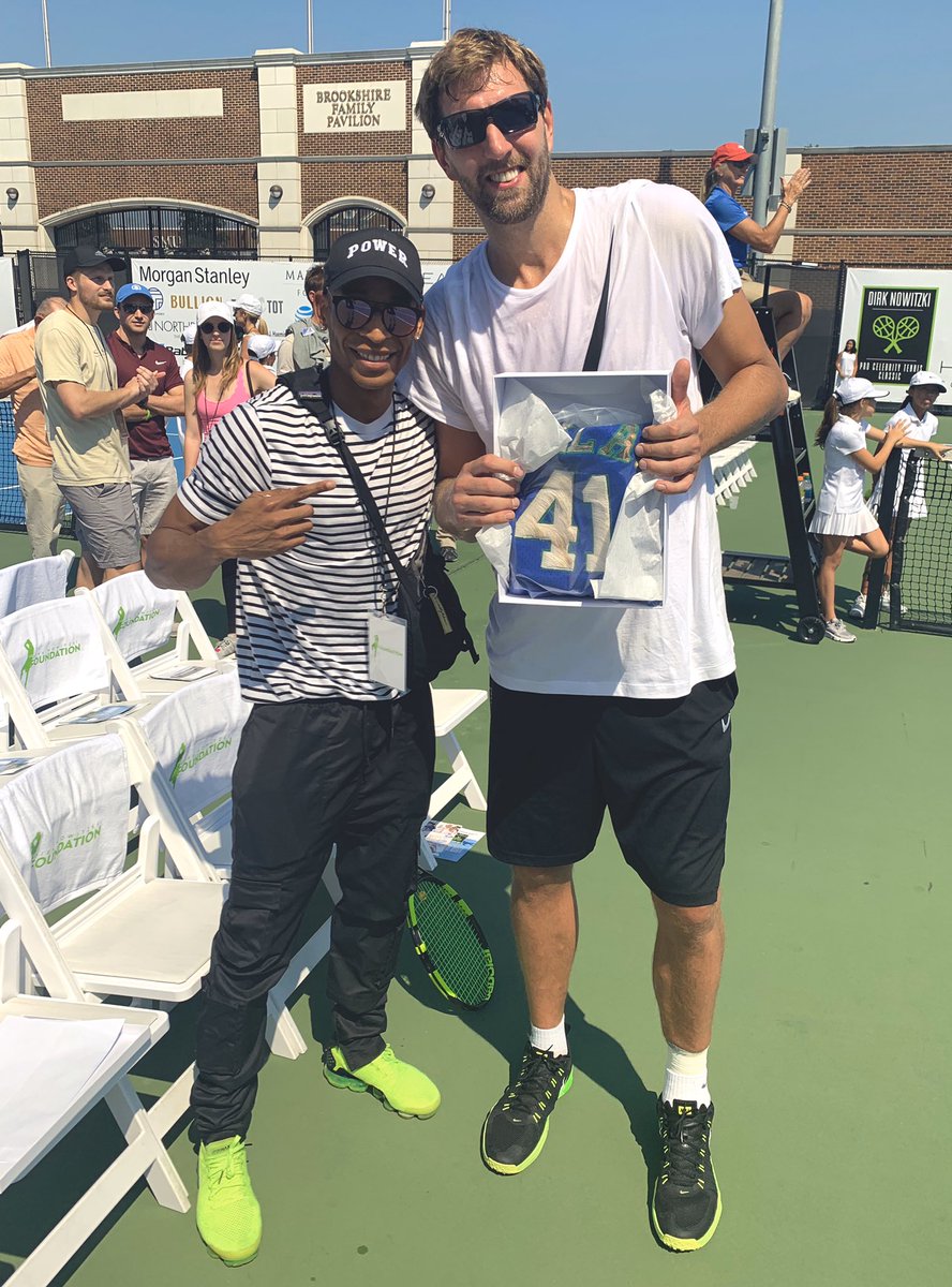 mielynoir's tweet photo. I remember portions of what I said, as Cody snapped this pic (I’m 5”11 btw!): https://t.co/kHv3MNEmik