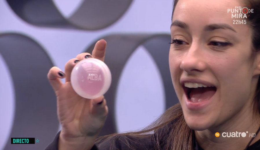 ¡¡Adara regalará a Alba por el amigo invisible!! #MeGustaGHVIP17D