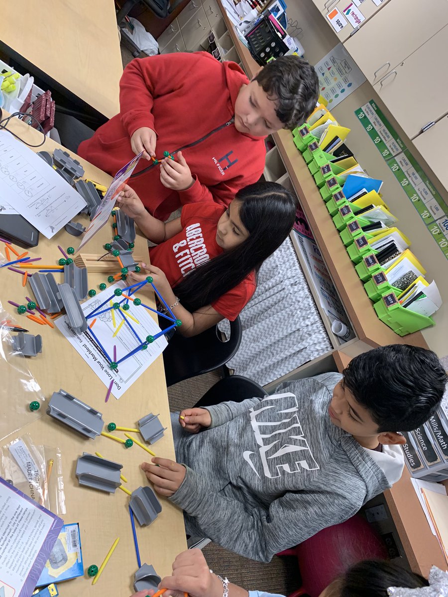 STEM activities are awesome!Teamwork at its best! <a href="/CrystalVinson08/">Crystal Vinson</a> <a href="/alee2wallerisd/">Amy Lee</a> #WISDGreatness #TESBulldogs #Bulldogbrag