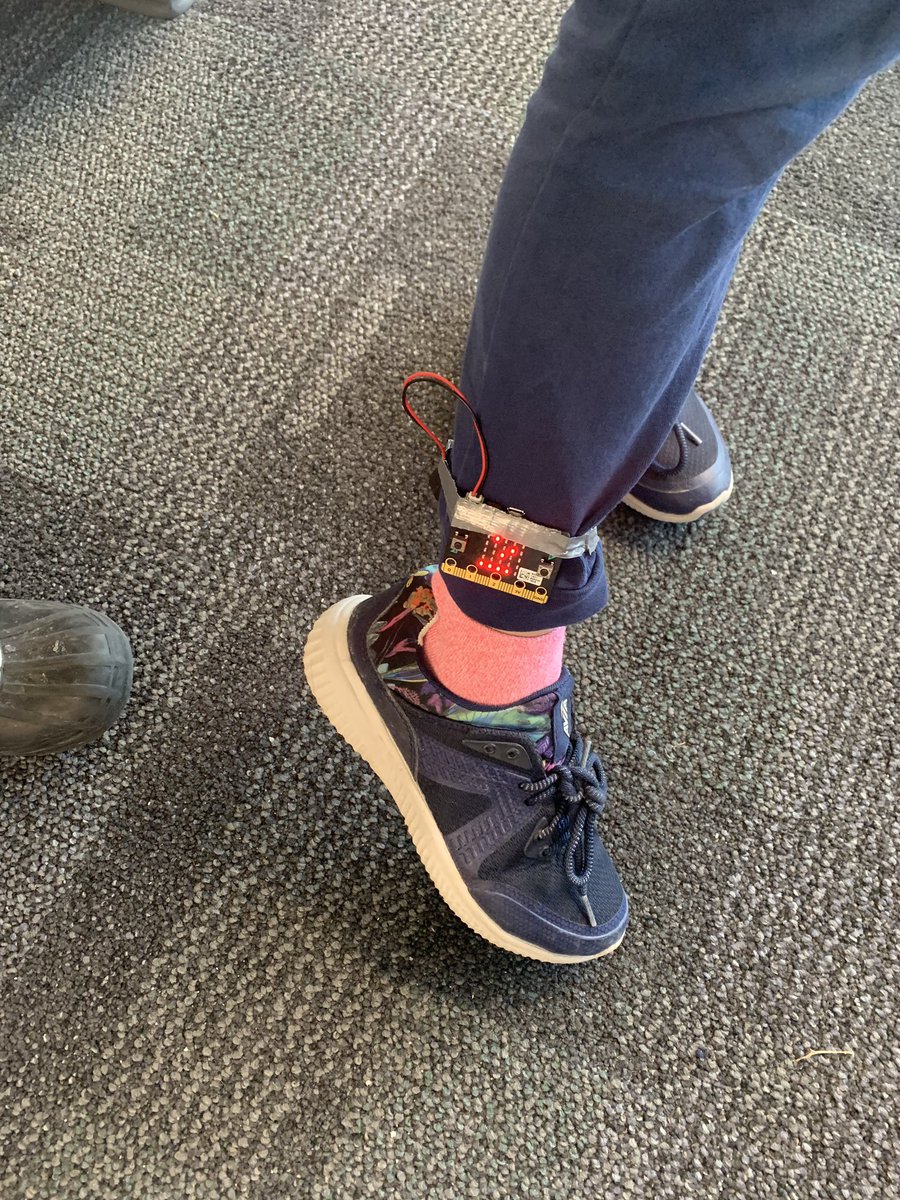 glitterqn15's tweet photo. Our amazing grade 4s in @MsPitoscia ‘s class worked with the microbits today and created a number of amazing things: a rock, paper, scissors game, a step counter and more! @DesmondPSHub @microbit_edu @FCLEdu @DesmondPSHub #creationnotconsumption https://t.co/0BYkv6xKYX