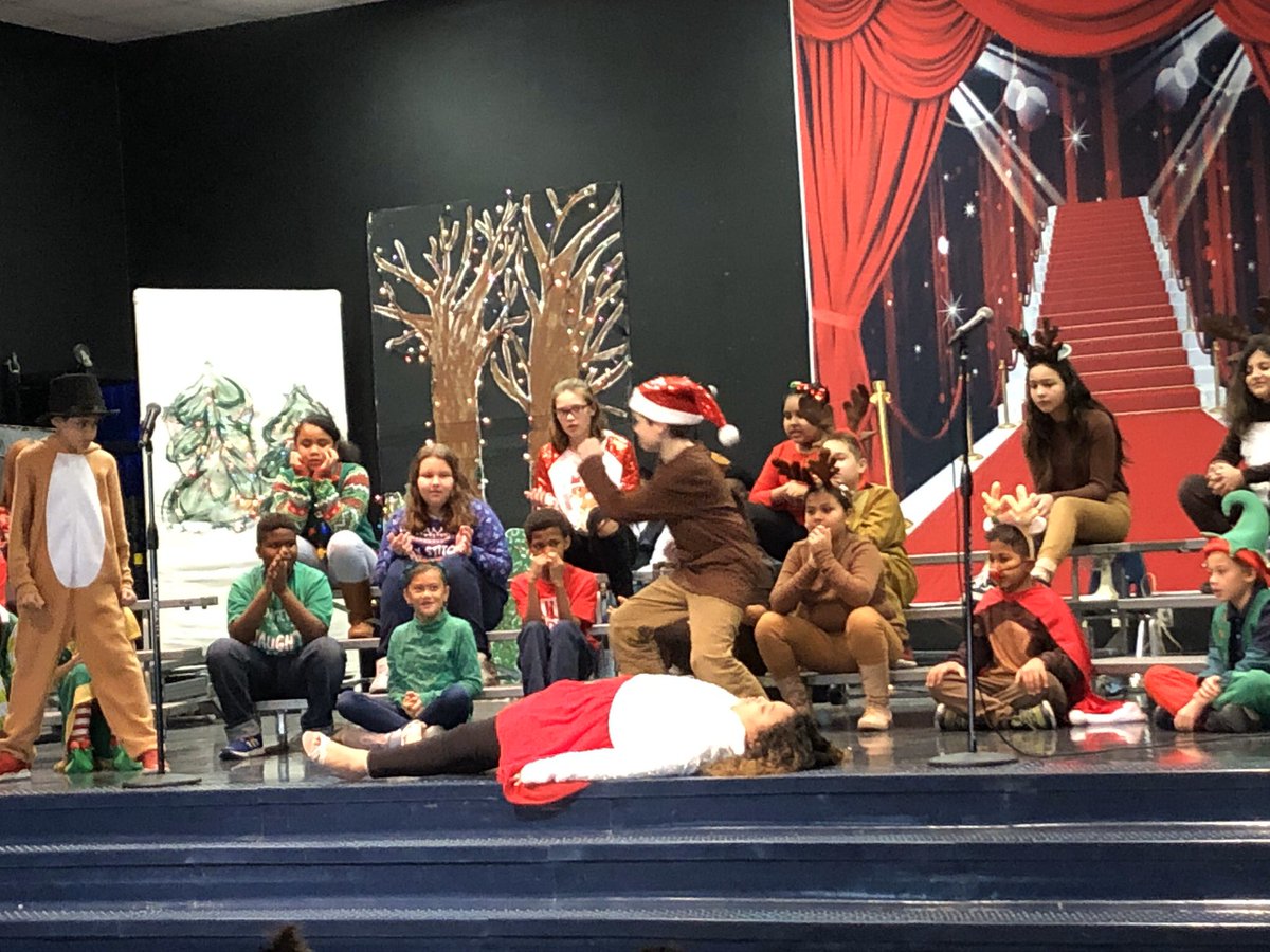 mrsshier_sstars's tweet photo. Check out Mrs Shier’s Shining Stars on FB for more pictures from Lights Camera Christmas! https://t.co/dWTgsZRy0n #WeAreBirdvilleISD @FineartsinBISD @DanceWithJohn #ACFTmusic #ItStartsWithMusic #TMEA100 https://t.co/e7CmP7ilzp