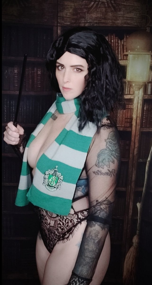 farrahhatake's tweet photo. 🐍I am your professor of the dark arts.
https://t.co/KTemprrjTP .
.
.
.
#patreon #patreonmodel #lewd #nude #femalesnape #snape #severussnape #severussnapecosplay #snapesnapeseverussnape #professorsnape #harrypotter #harrypottercosplay #cosplay #slytherin #slytherinaesthetic https://t.co/V5JhSlAcLV
