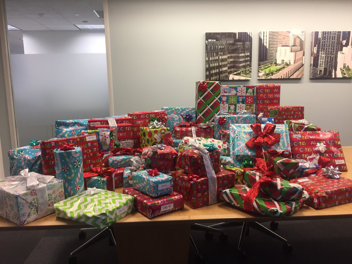 At FTI, giving back to our community is extremely important, which is why our New York colleagues collected and wrapped gifts for New York Cares’ Winter Wishes gift-giving program for low-income children across New York! #WinterWishes #TeamFTI @newyorkcares